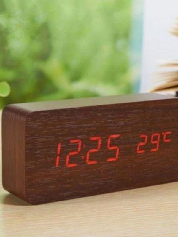 Ceas de birou cu afisaj digital, led, termometru, alarma, aspect de lemn