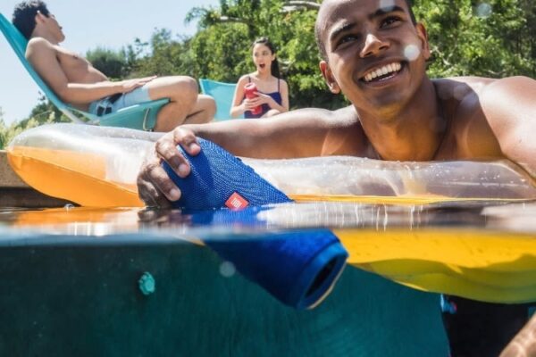 Boxa portabila Bluetooth rezistenta la apa, cu Power Bank incorporat pentru incarcare telefon