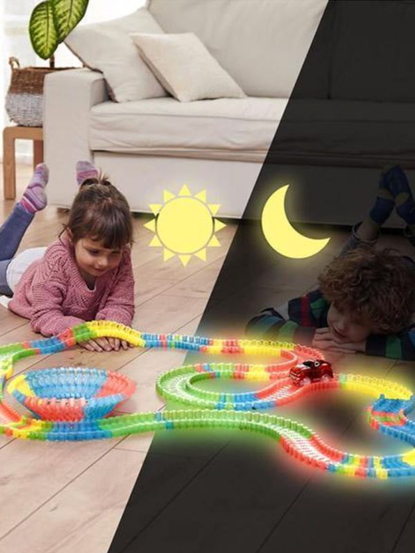 Pista flexibila curse masinute Magic Tracks din 165 piese + Masinuta